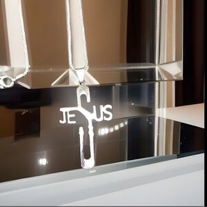 Gorgeous Sterling Silver Cross W/Jesus Written On The Pendant W/SS925 Necklace